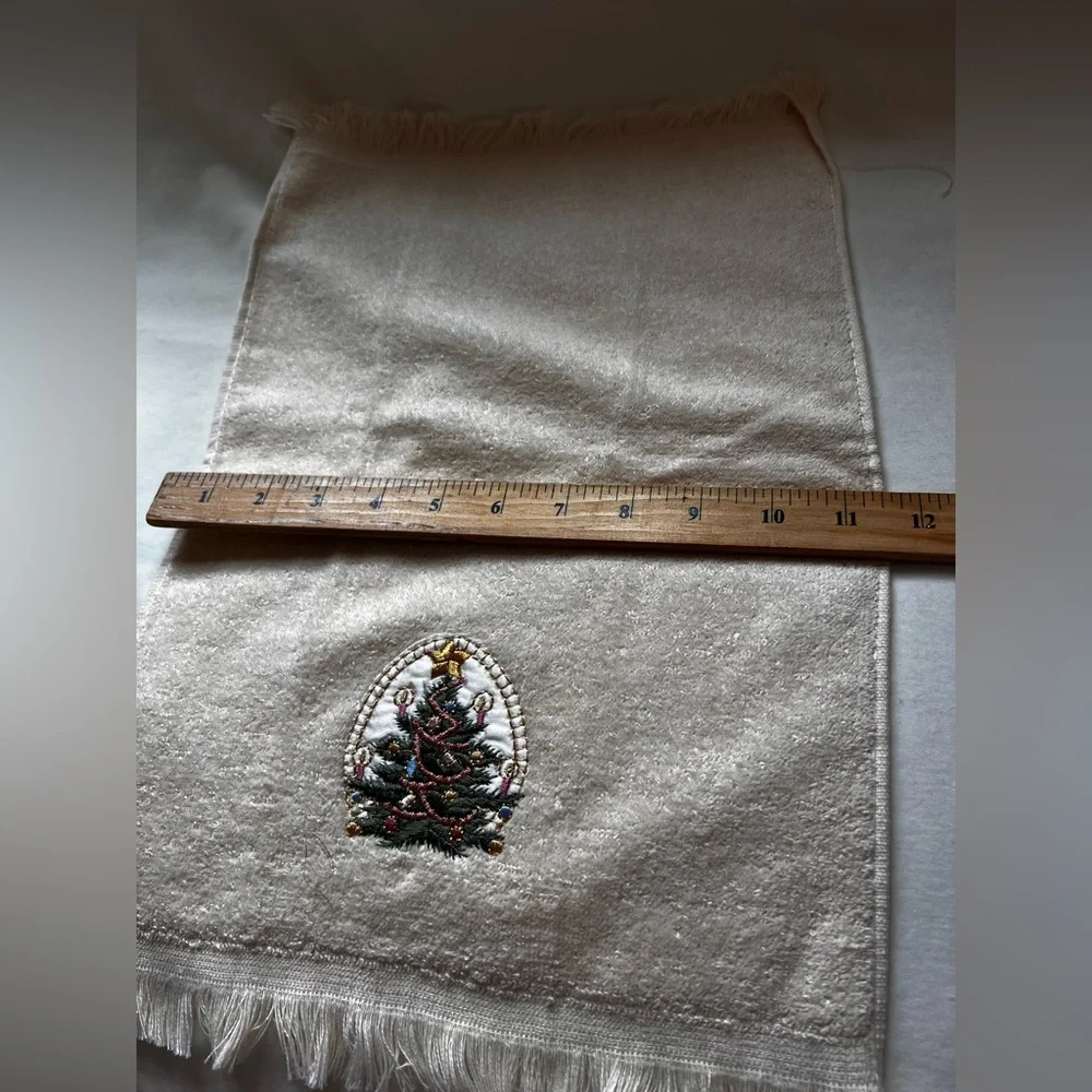 Made in USA lot Of 3 Vintage Cream Christmas Tree towels. sparkling condition